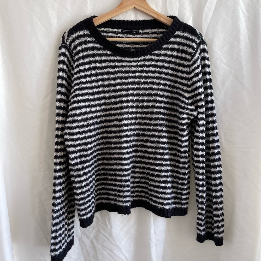 Dazy Knitted Sweater - size L (but more like M)